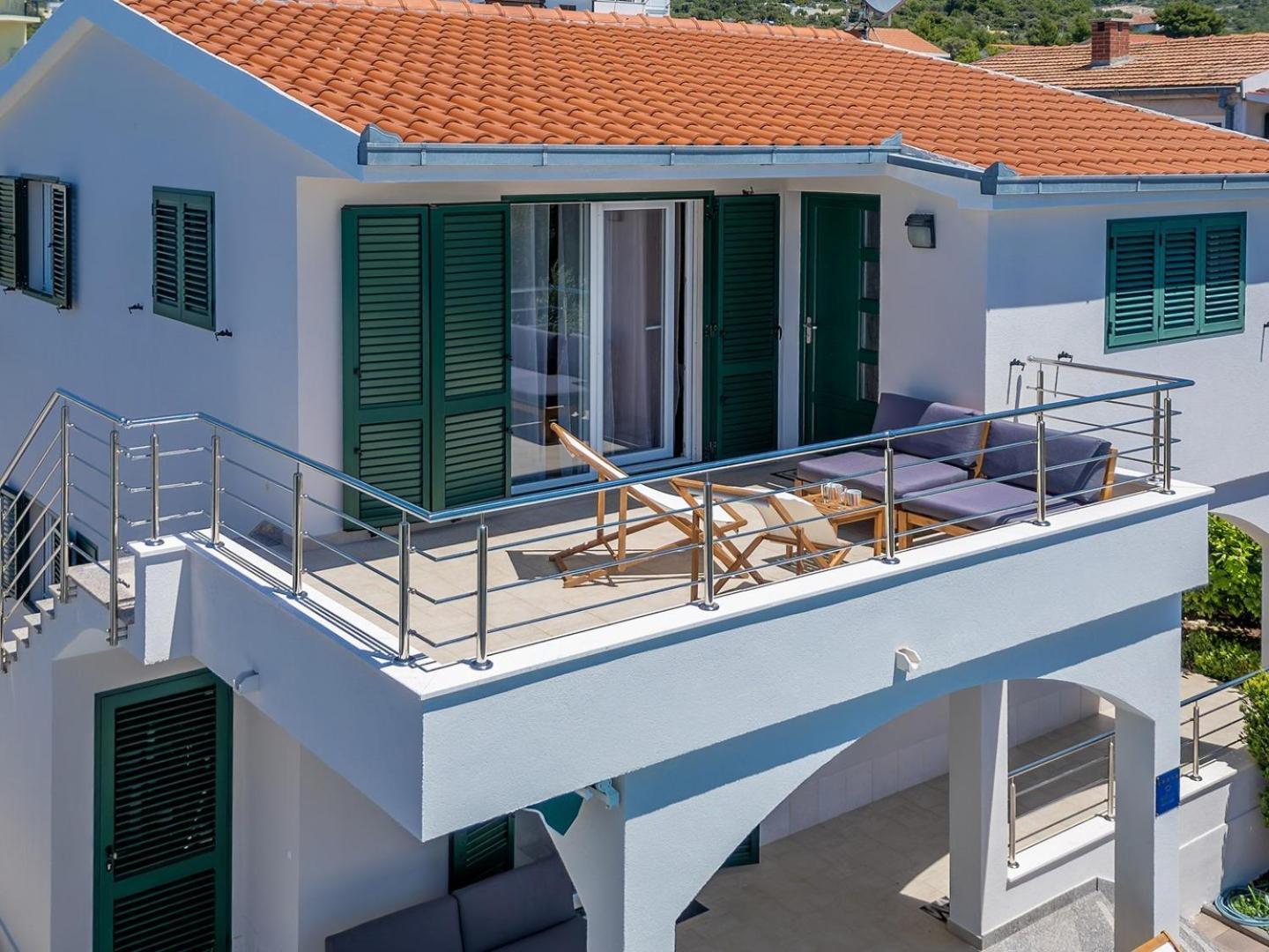 Sea Flower Beachfront Villa Sevid Exterior photo